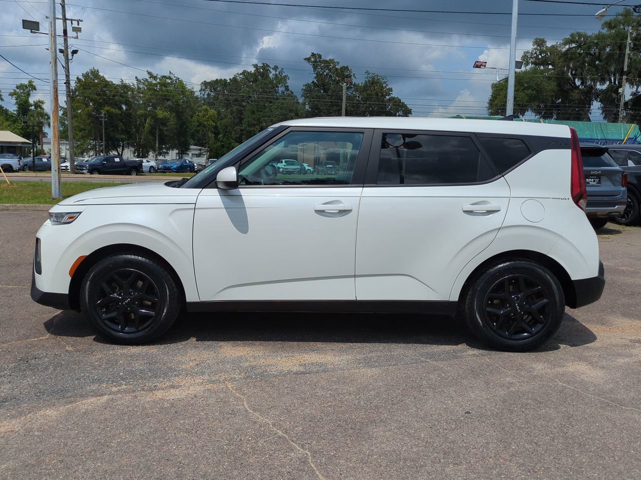 Certified 2022 Kia Soul LX w/ Technology Package FWD image 8