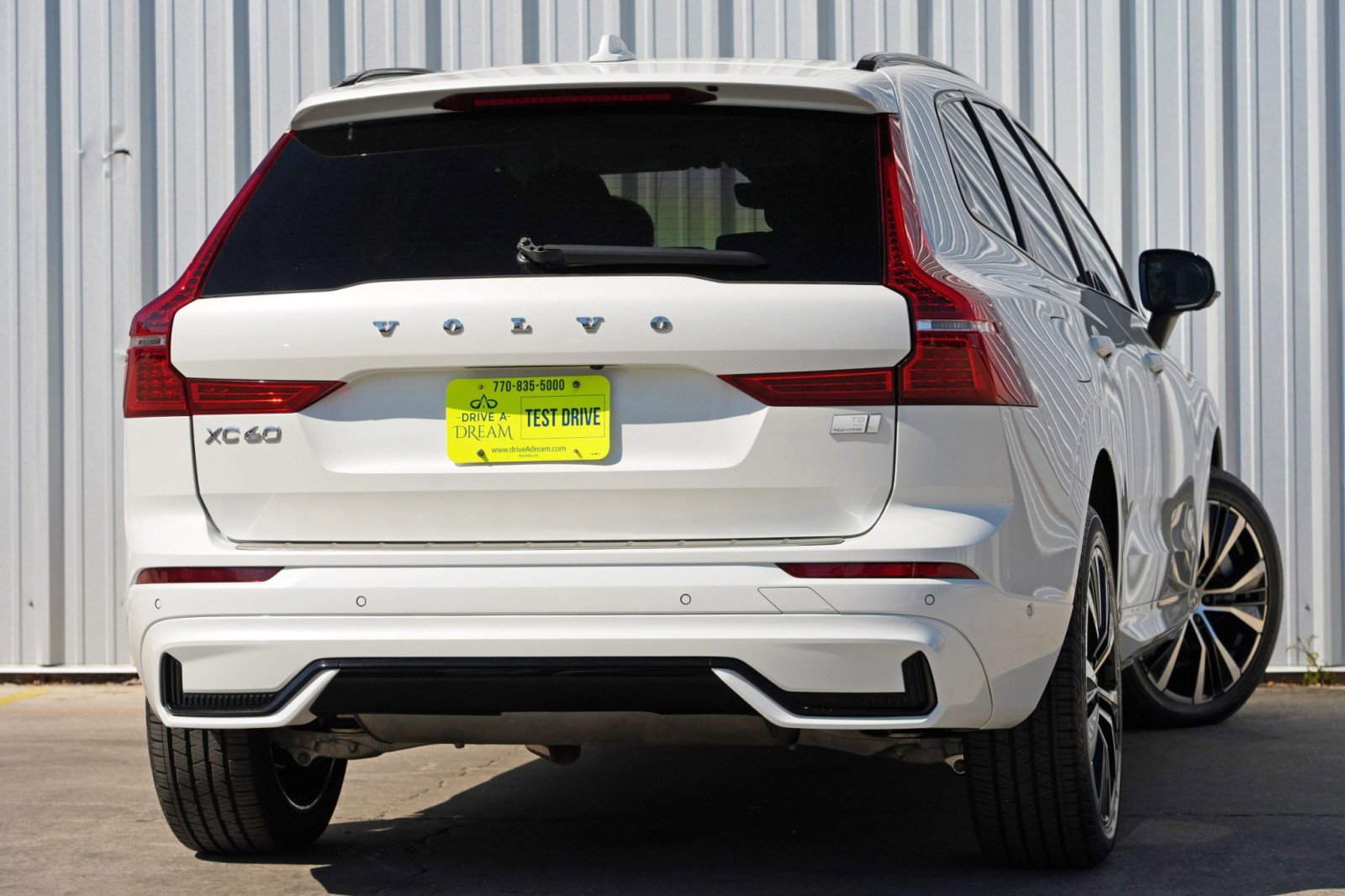 Used 2023 Volvo XC60 T8 Plus w/ Climate Package AWD/4WD image 5