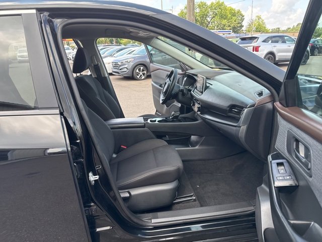 Used 2023 Nissan Rogue S image 13