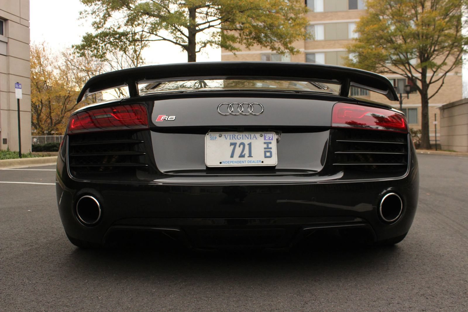 Used 2014 Audi R8 V8 w/ Enhanced Leather Package AWD/4WD image 14