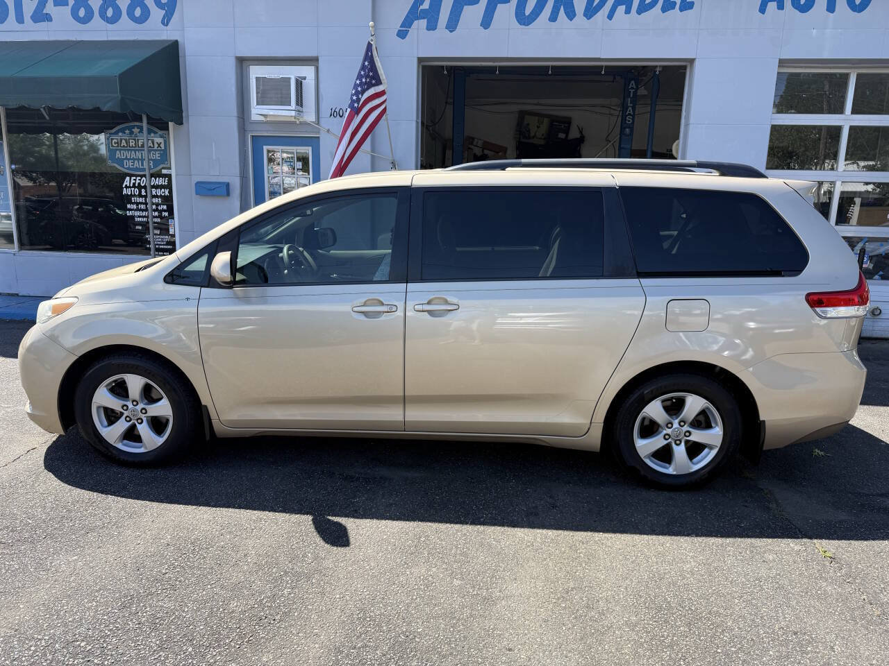 Used 2012 Toyota Sienna LE FWD image 5