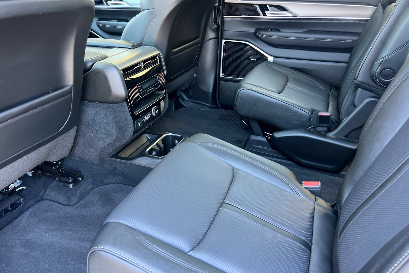 New 2026 Jeep Grand Wagoneer Limited AWD/4WD image 12