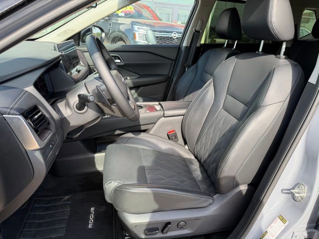 Used 2025 Nissan Rogue Platinum w/ Platinum Premium Package image 10