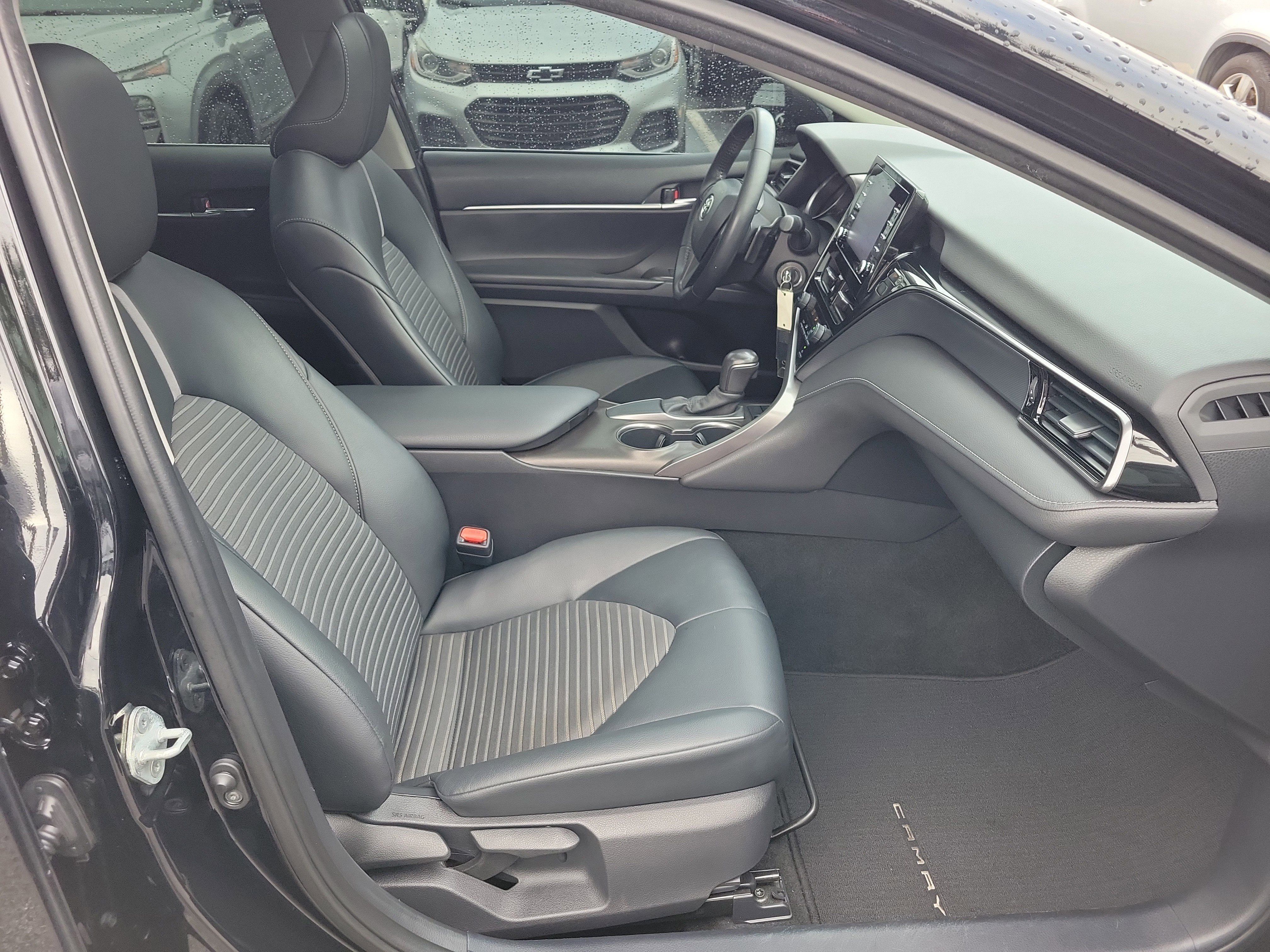 Used 2021 Toyota Camry SE image 7