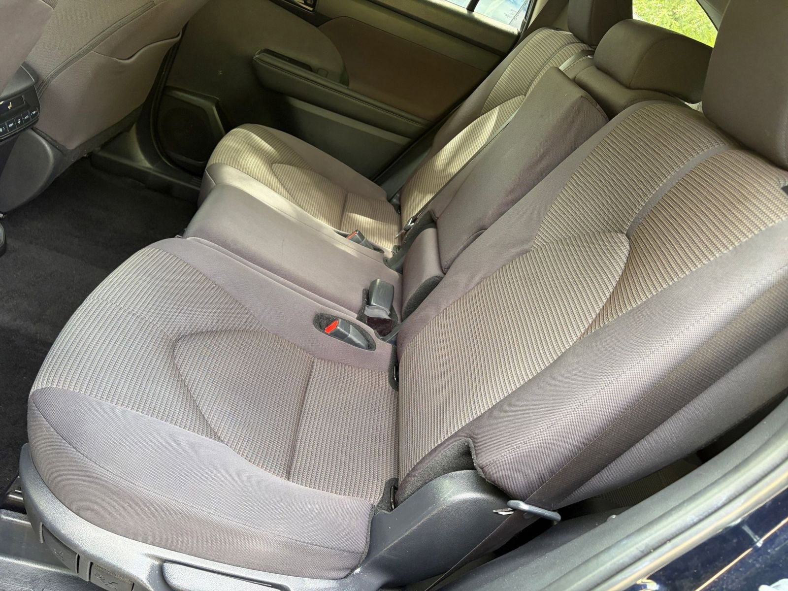 Used 2025 Toyota Highlander LE image 40