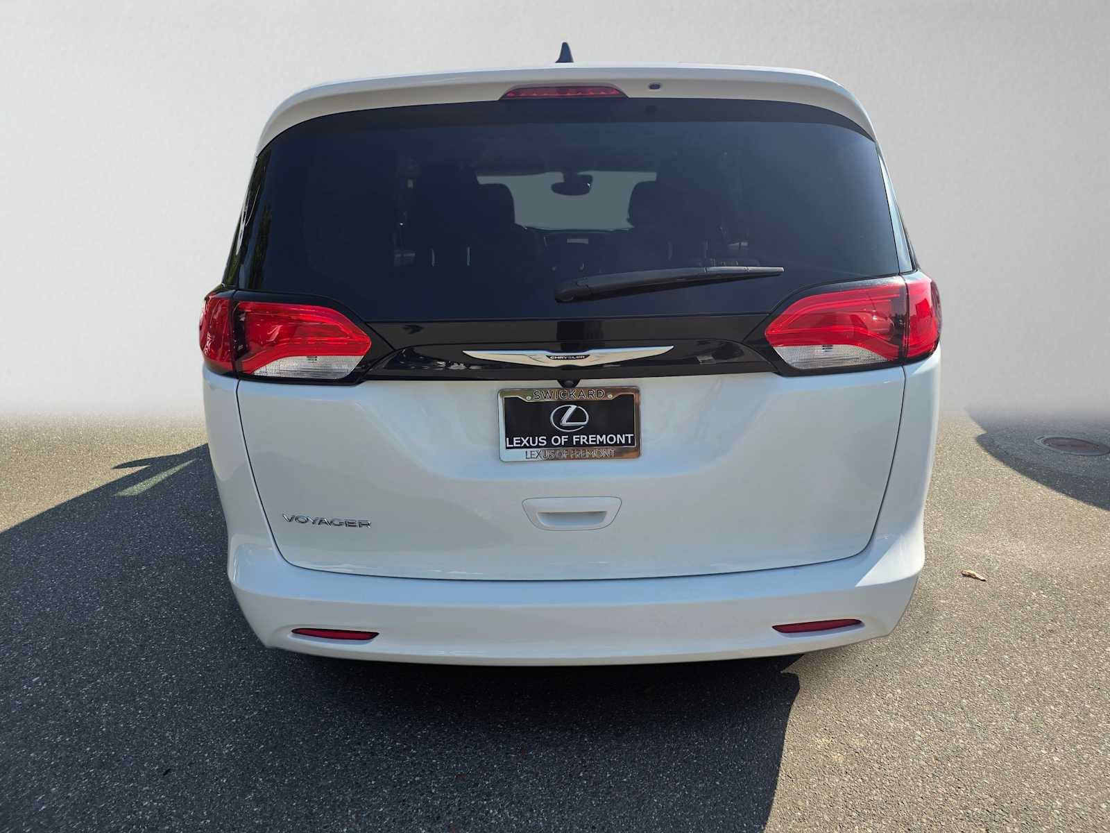 Used 2023 Chrysler Voyager LX FWD image 4