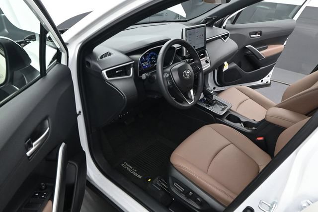 Used 2026 Toyota Corolla Cross XLE w/ Convenience Package FWD image 4