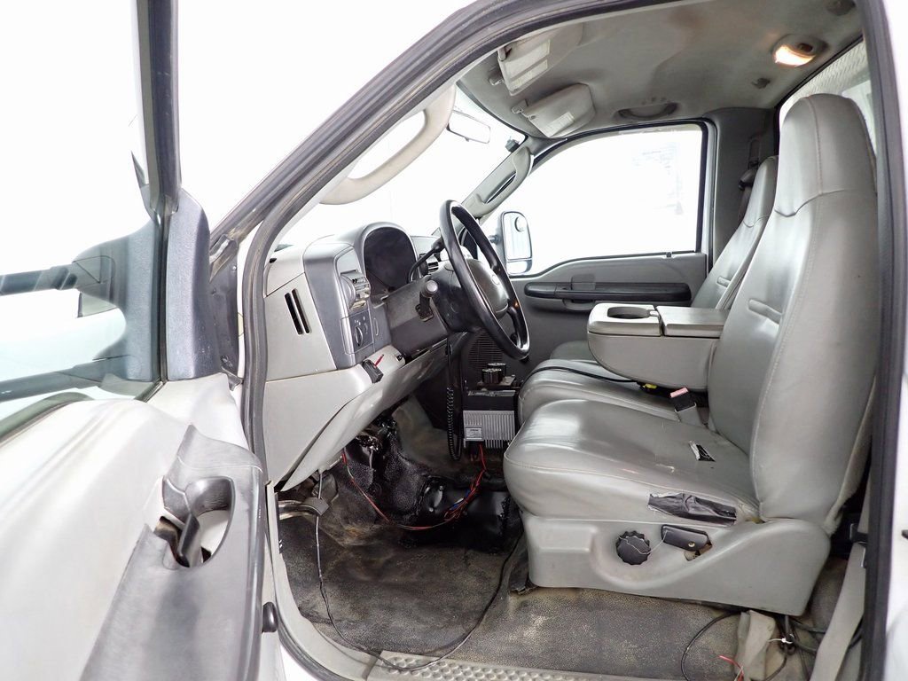 Used 2007 Ford F550 2WD Regular Cab Super Duty image 15