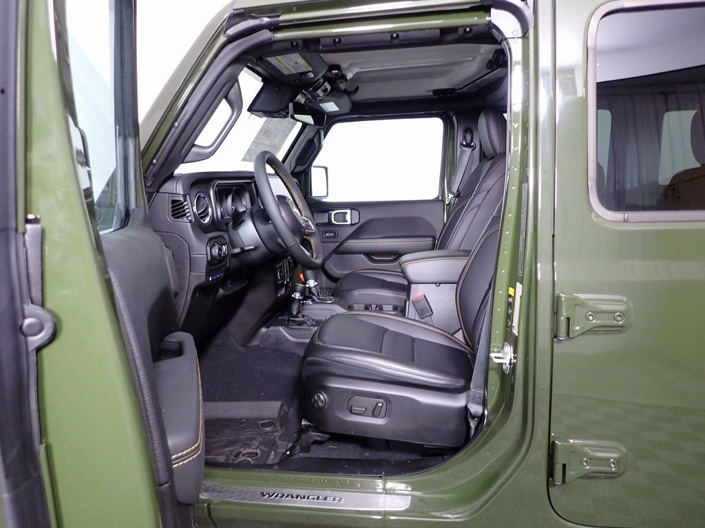 New 2024 Jeep Wrangler Unlimited Sahara w/ Technology Group image 15