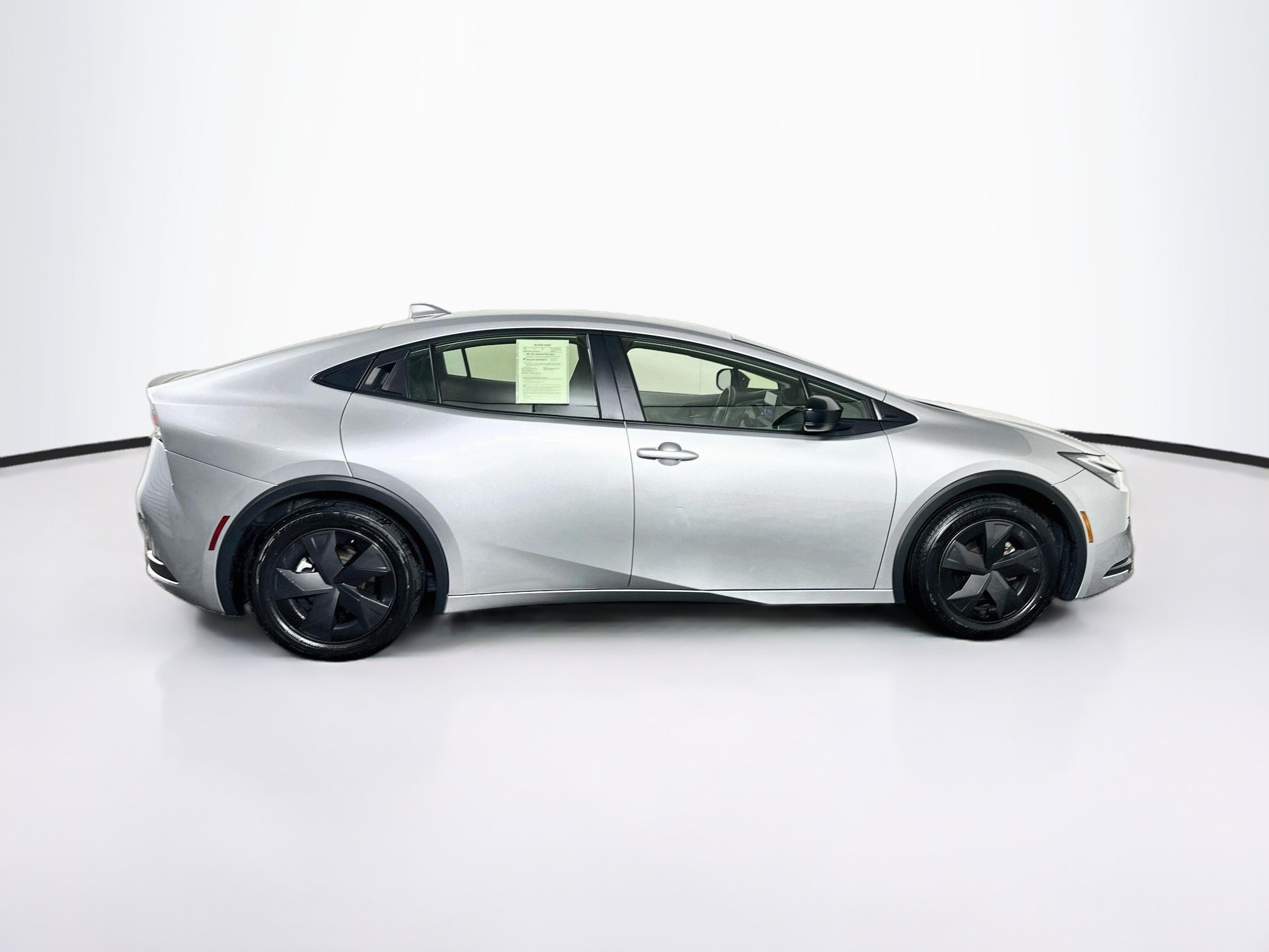 Used 2025 Toyota Prius LE FWD image 10