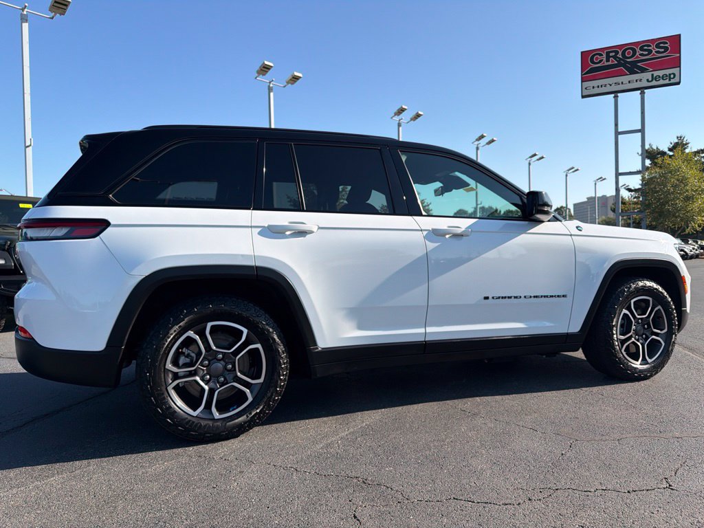 Used 2023 Jeep Grand Cherokee Trailhawk w/ Luxury Tech Group III AWD/4WD image 36