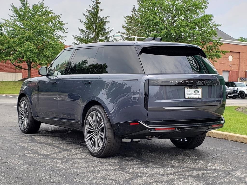 New 2025 Land Rover Range Rover Long Wheelbase SE image 7