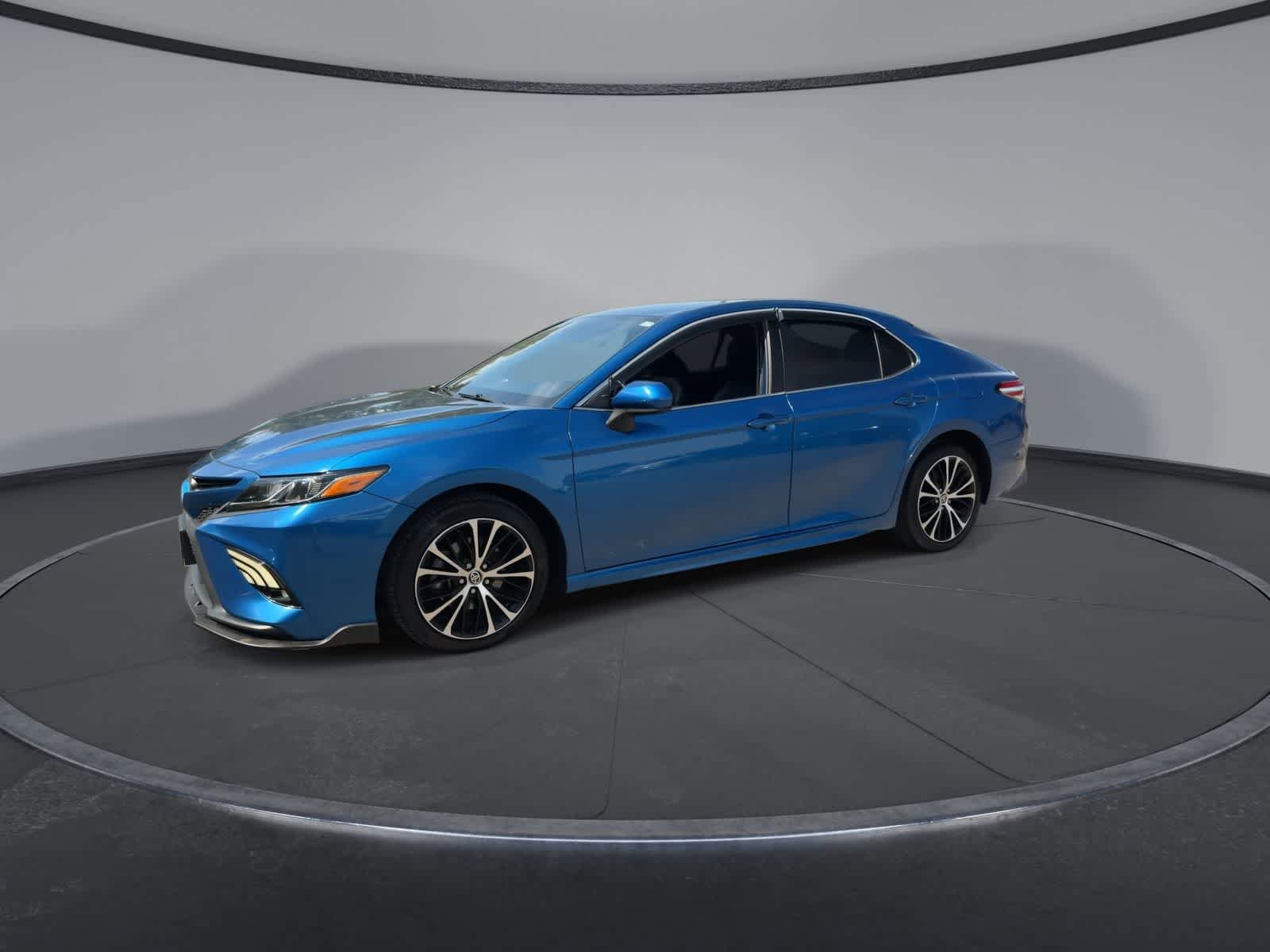 Used 2020 Toyota Camry SE FWD image 4