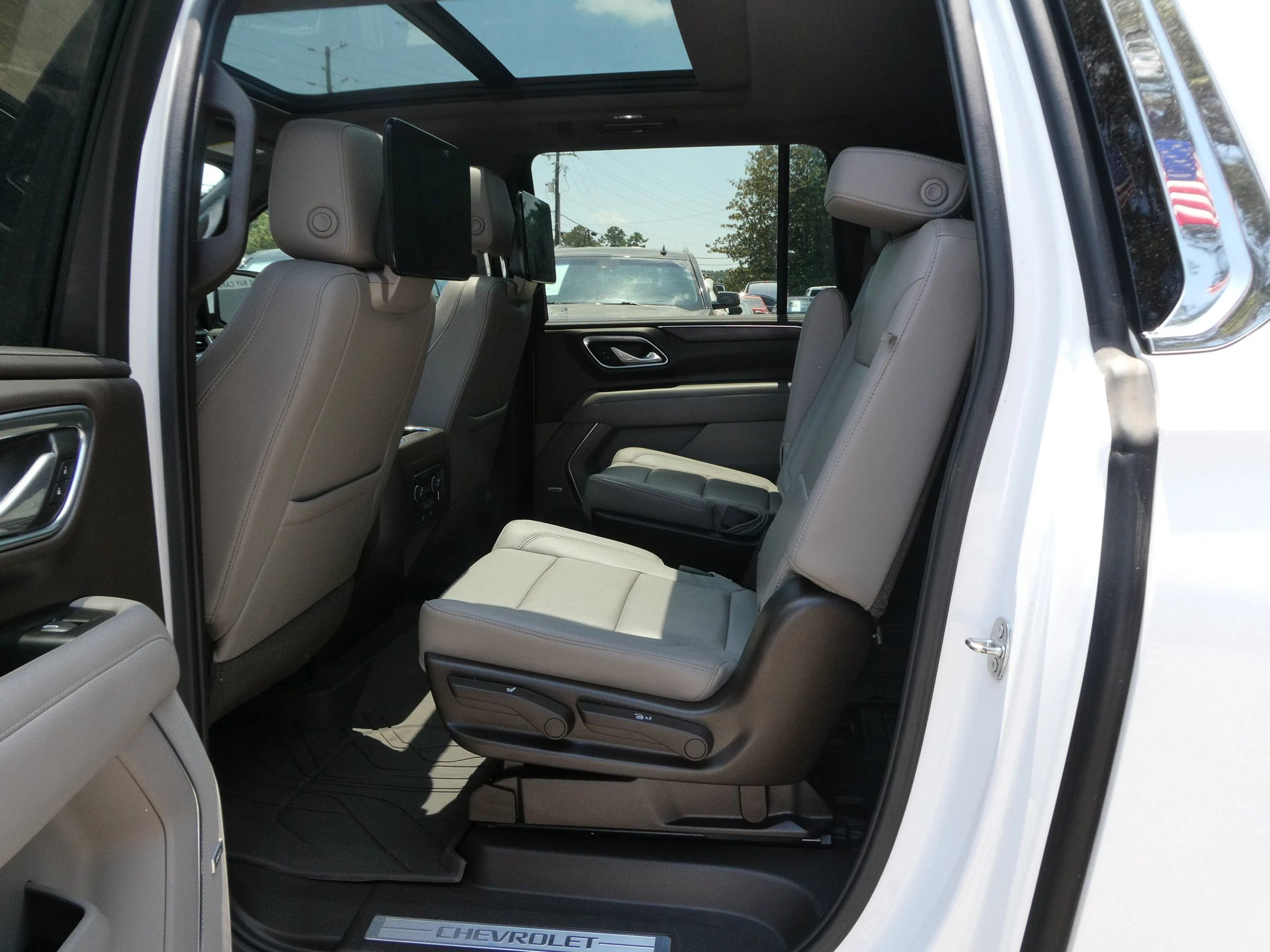 Used 2021 Chevrolet Suburban LT w/ Rear Media and Nav Package AWD/4WD image 33
