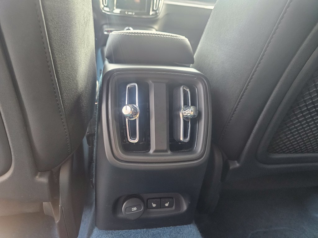 Certified 2023 Volvo XC40 Recharge Ultimate AWD/4WD image 14