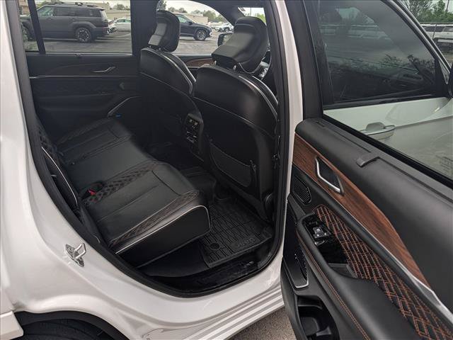 Used 2023 Jeep Grand Cherokee Summit w/ Advanced Protech Group IV AWD/4WD image 17