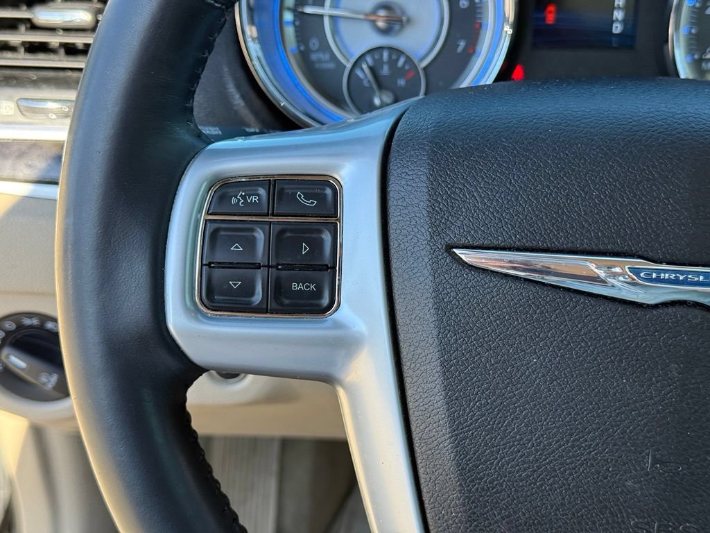 Used 2014 Chrysler 300 w/ Driver Convenience Group RWD image 14