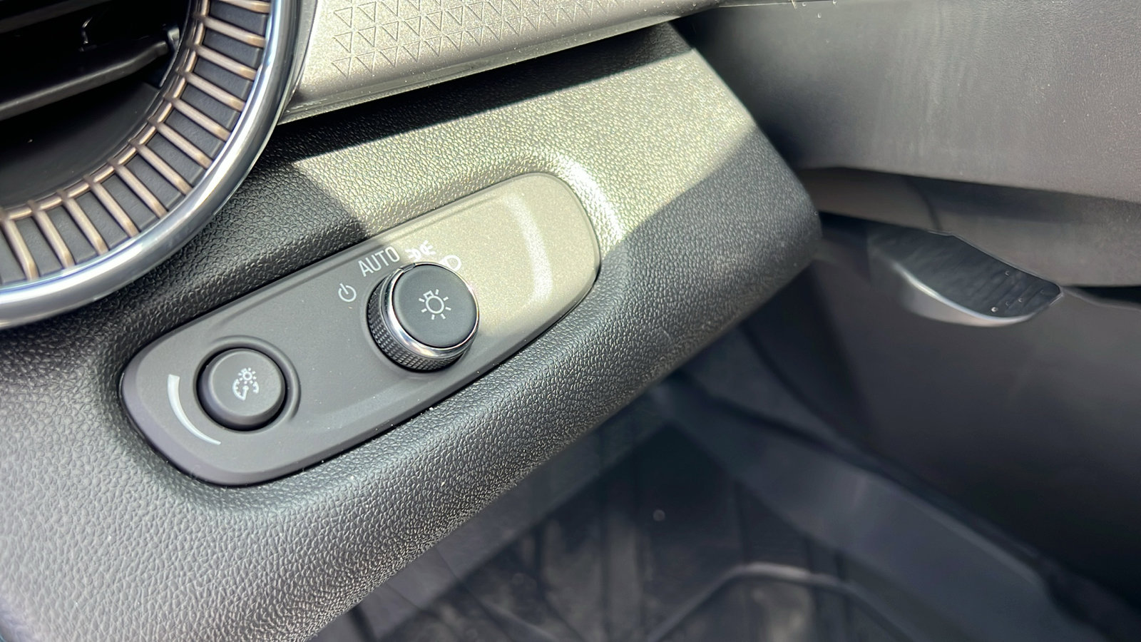 New 2025 Chevrolet Trax ACTIV w/ Driver Confidence Package image 28