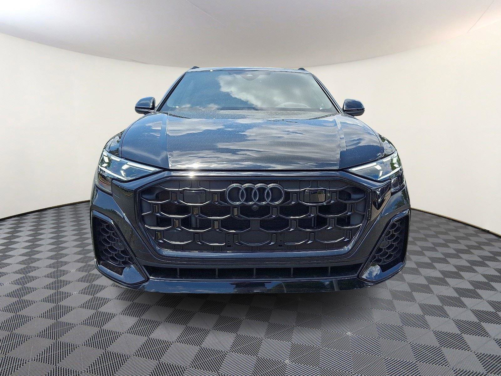 Certified 2025 Audi Q8 Prestige image 2