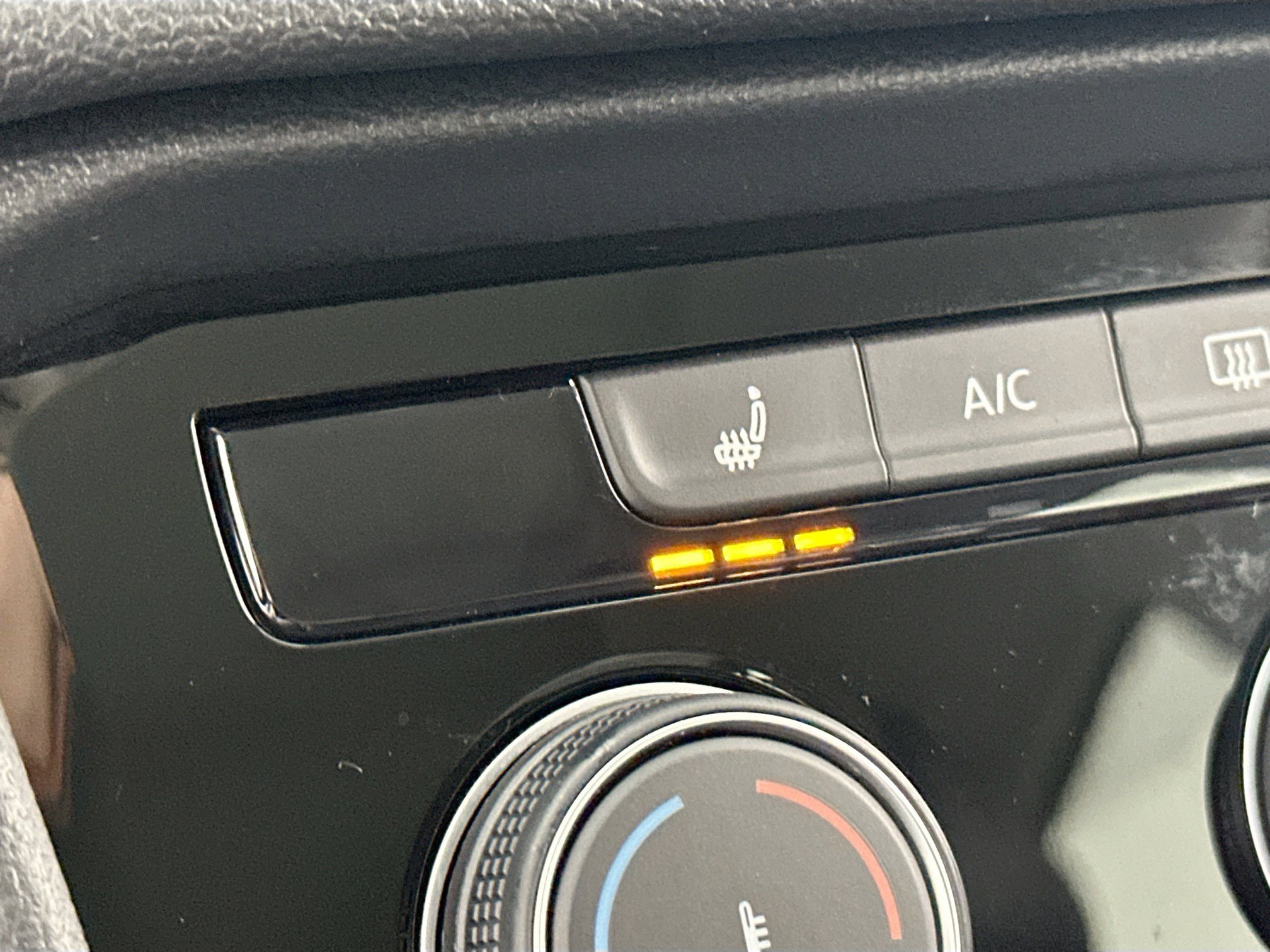 Used 2023 Volkswagen Taos SE image 19