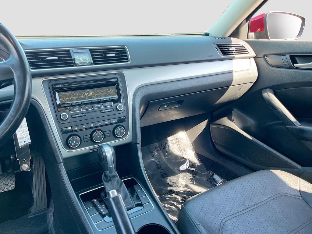 Used 2015 Volkswagen Passat 1.8T Wolfsburg Edition image 21