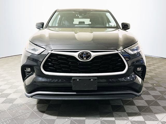 Certified 2025 Toyota Highlander LE image 3