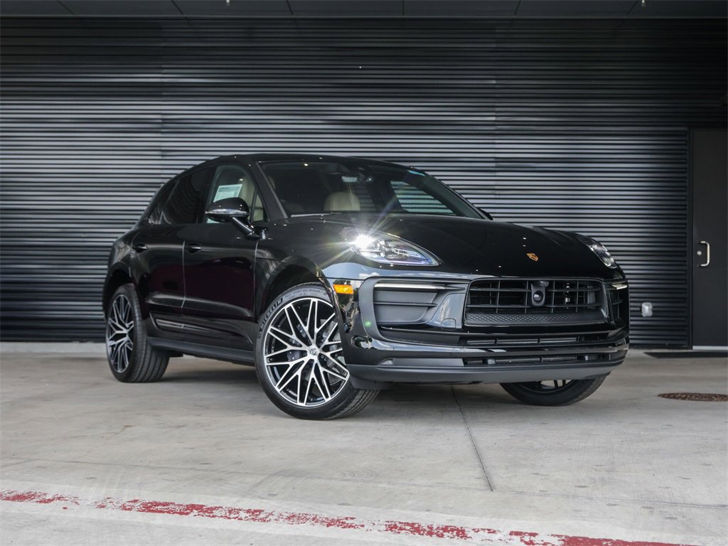 Used 2025 Porsche Macan image 9