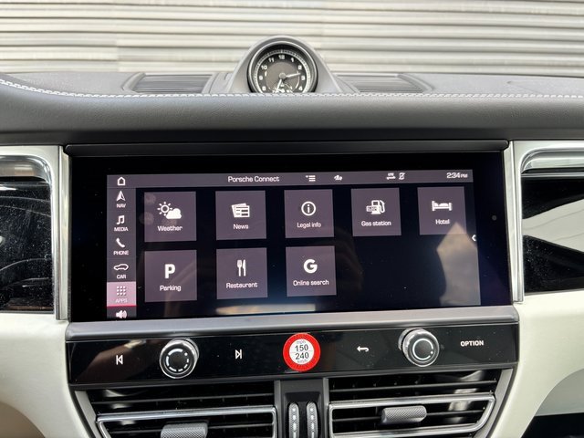 Certified 2025 Porsche Macan image 19