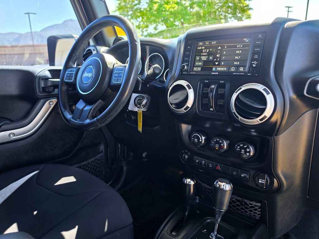 Used 2014 Jeep Wrangler Unlimited Sahara w/ Max Tow Package AWD/4WD image 16