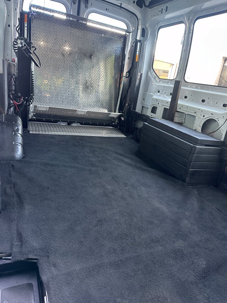 Used 2023 Ford E-Transit Medium Roof RWD image 28