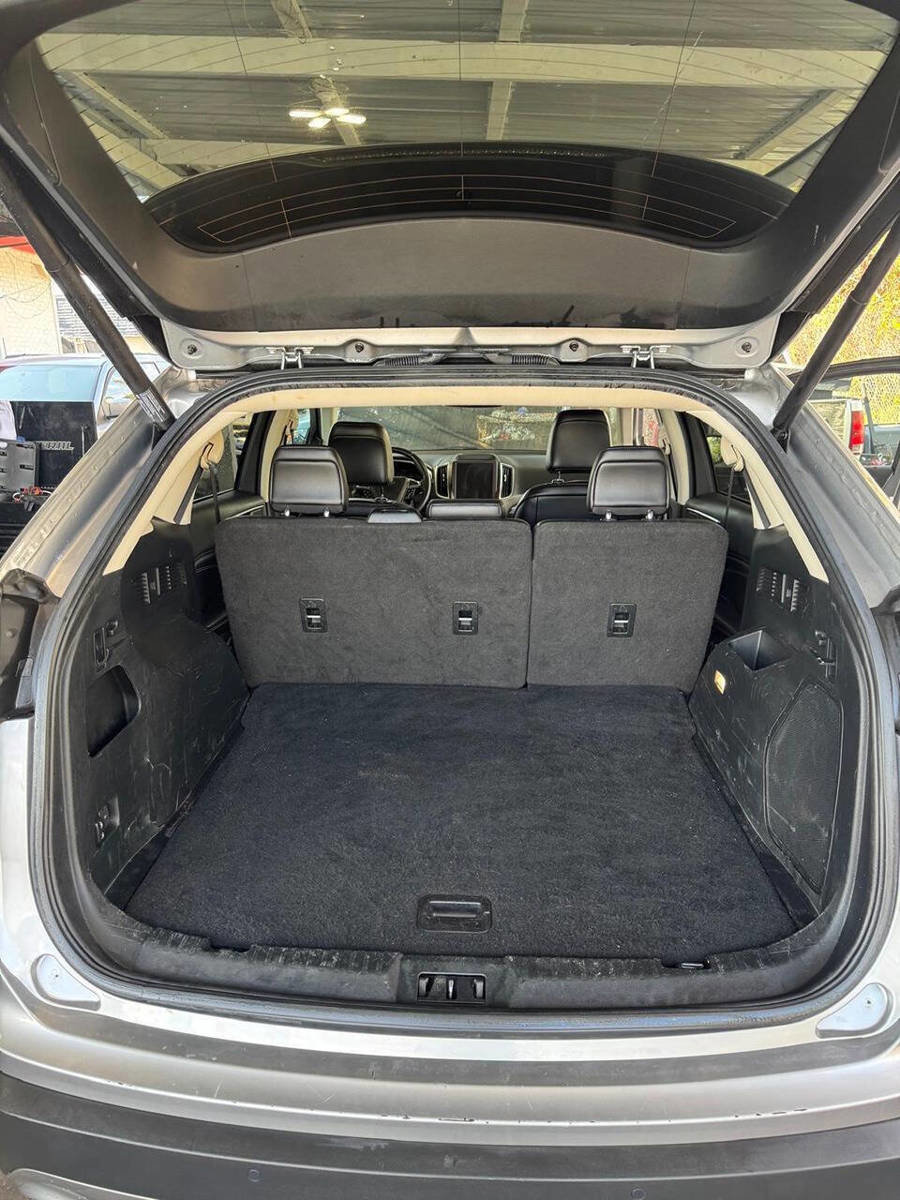 Used 2021 Ford Edge Titanium image 5