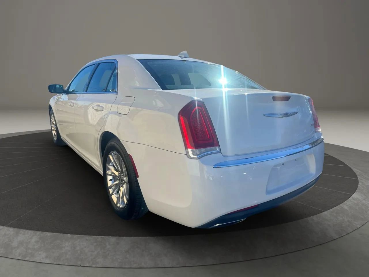 Used 2019 Chrysler 300 Touring L w/ Quick Order Package 22F image 7