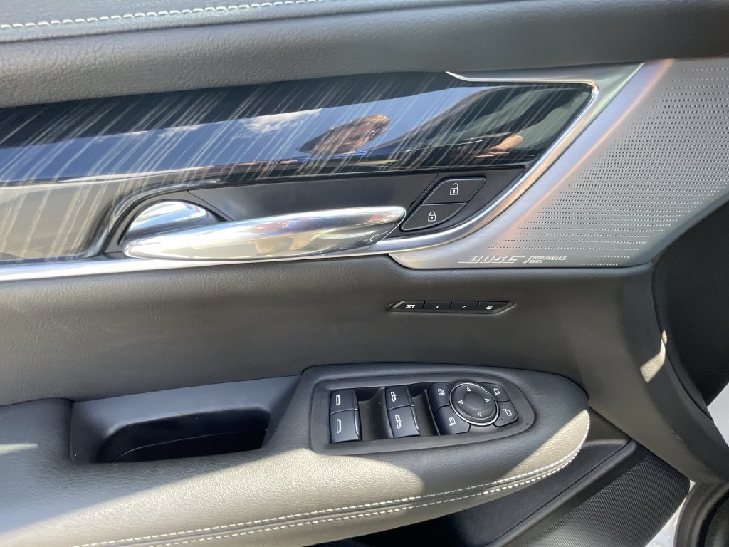 Used 2025 Cadillac XT6 Premium Luxury w/ Technology Package FWD image 23