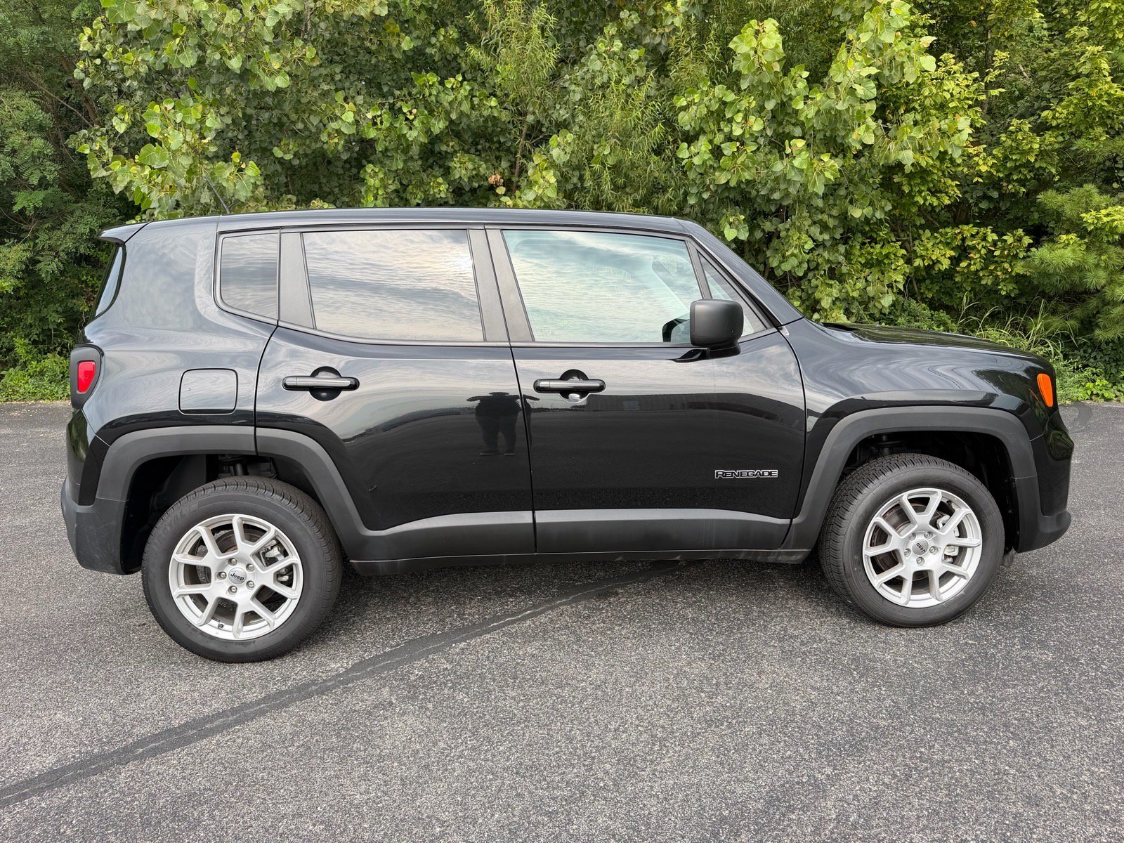 Used 2023 Jeep Renegade Latitude AWD/4WD image 18