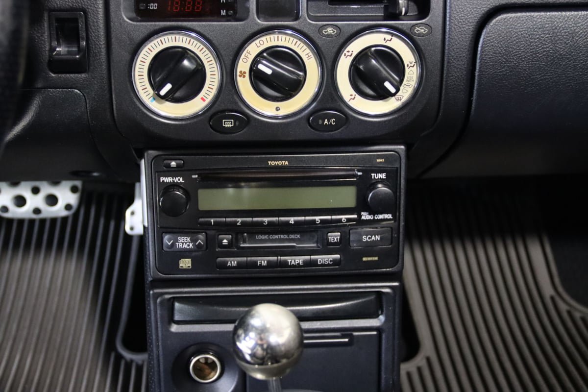 Used 2004 Toyota MR2 RWD image 52