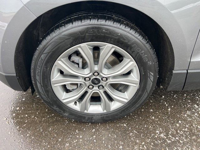 Used 2024 Ford Edge Titanium image 9