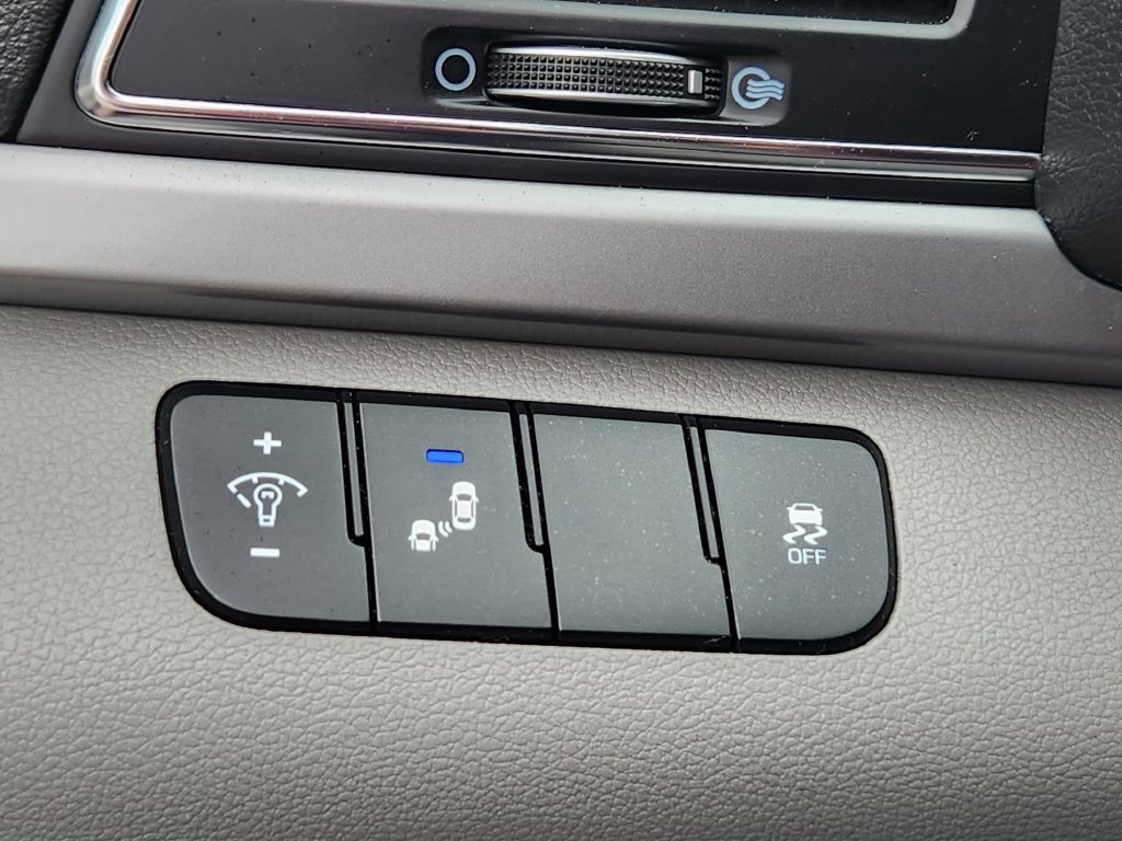 Used 2018 Hyundai Elantra Value Edition FWD image 12
