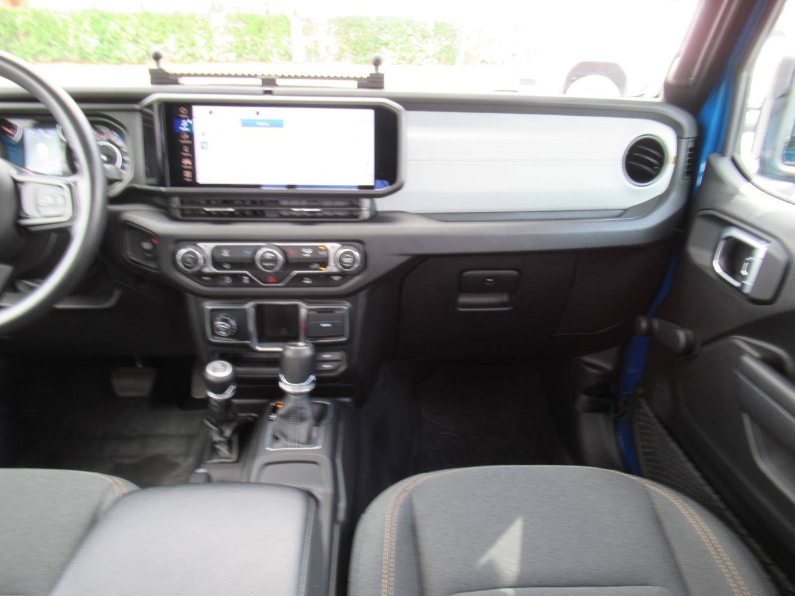 Used 2024 Jeep Gladiator Sport AWD/4WD image 15