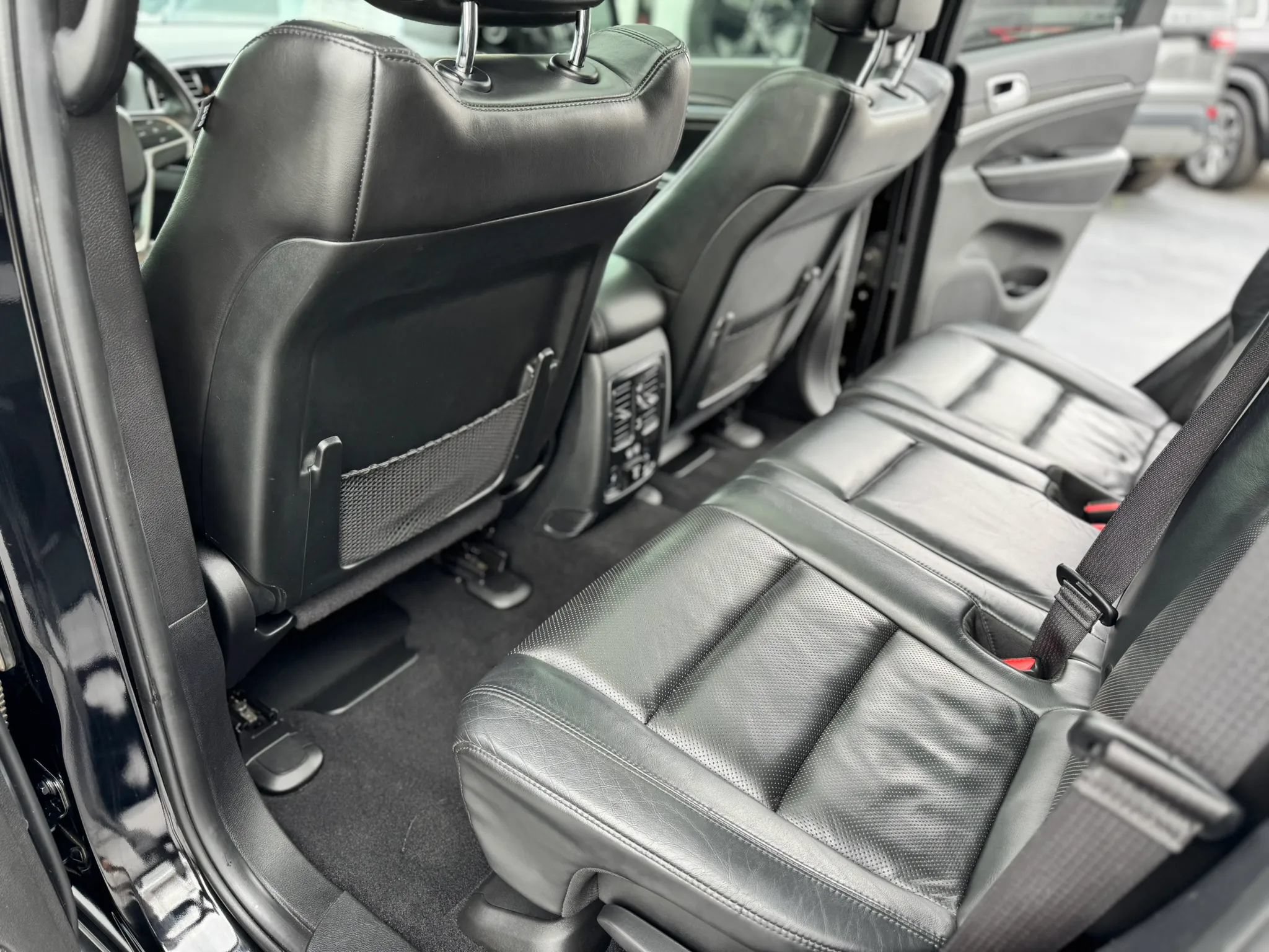 Used 2019 Jeep Grand Cherokee Limited w/ Luxury Group II AWD/4WD image 18
