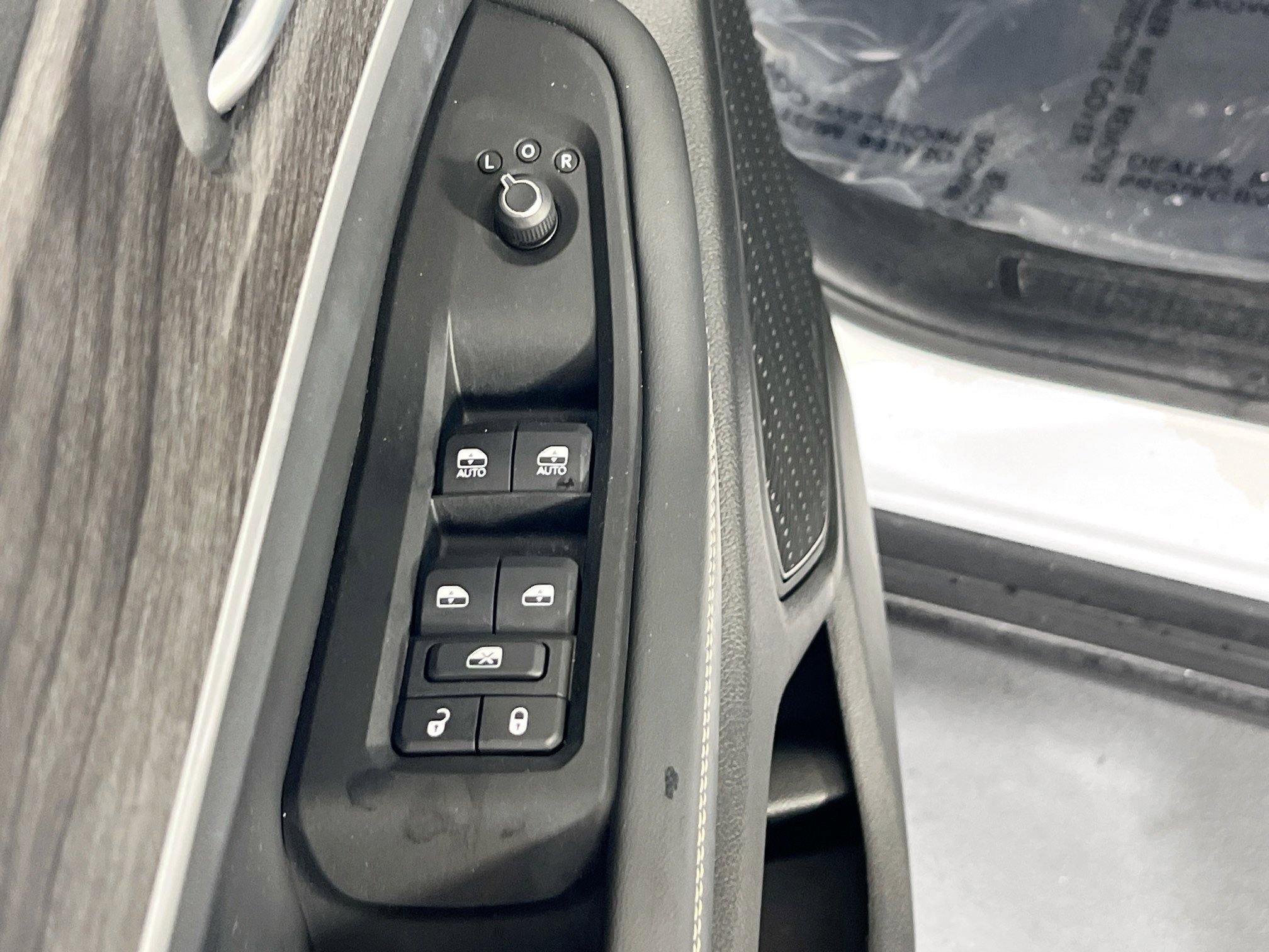 Used 2023 Jeep Grand Cherokee Limited w/ Black Appearance Package image 18