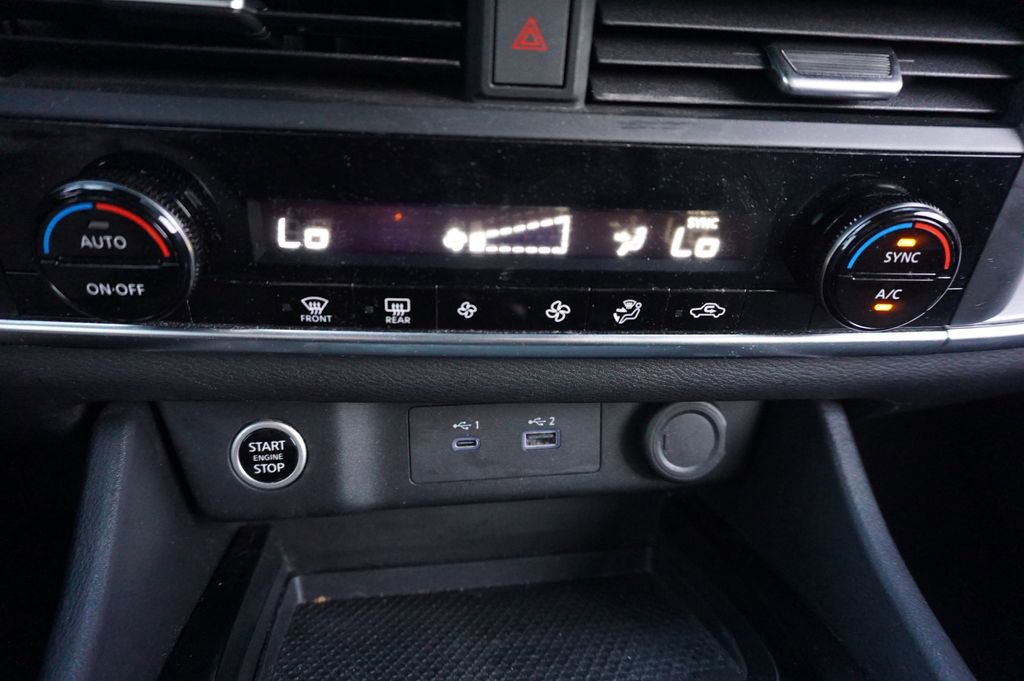 Used 2023 Nissan Rogue SV image 11