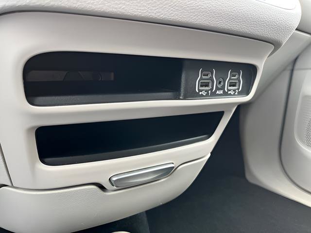 Used 2024 Chrysler Pacifica Touring-L FWD image 21