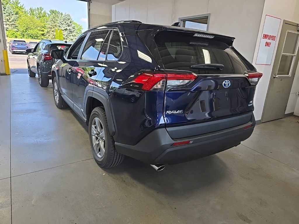 Used 2022 Toyota RAV4 XLE AWD/4WD image 3