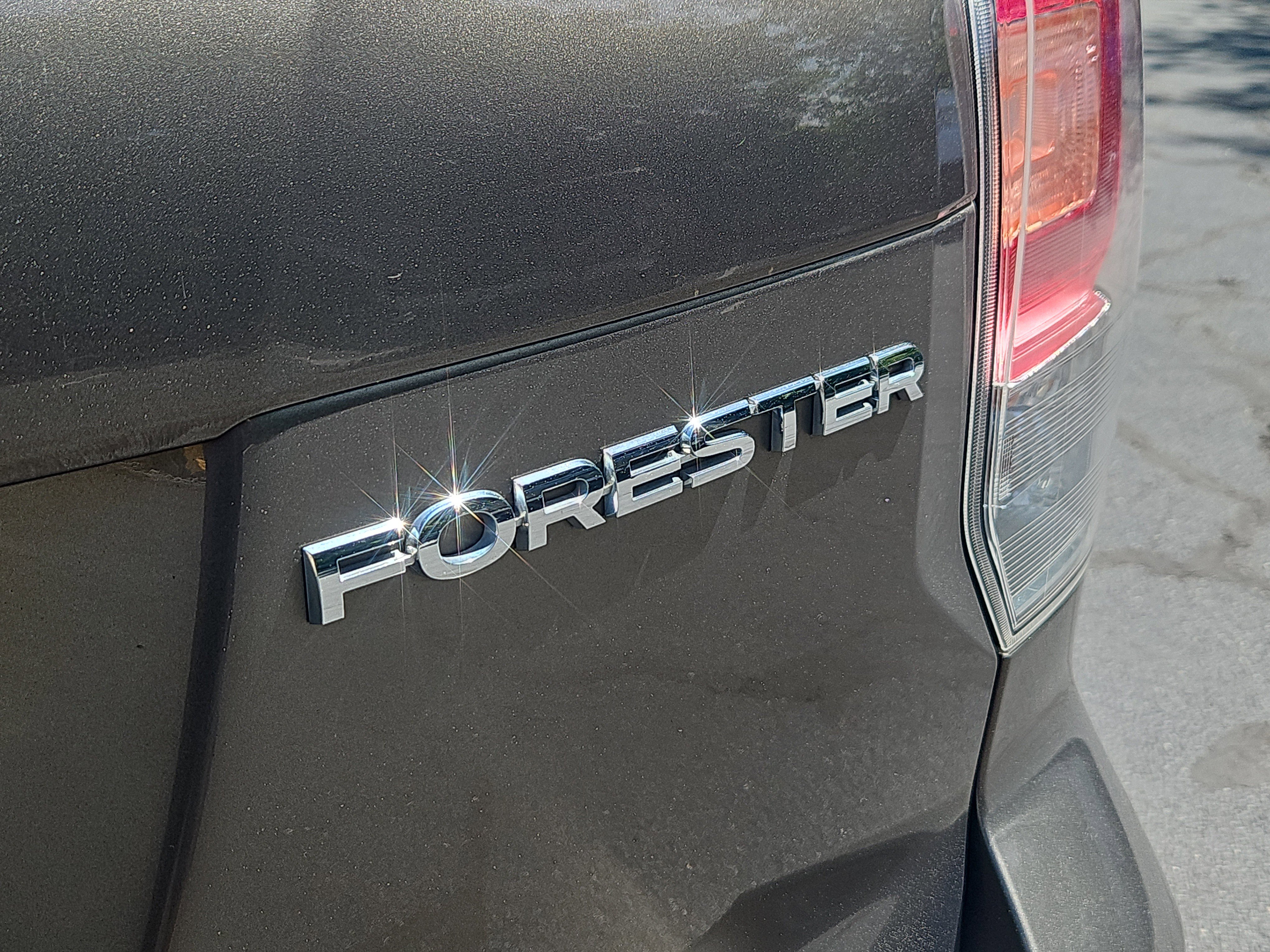 Used 2018 Subaru Forester 2.5i Touring AWD/4WD image 5