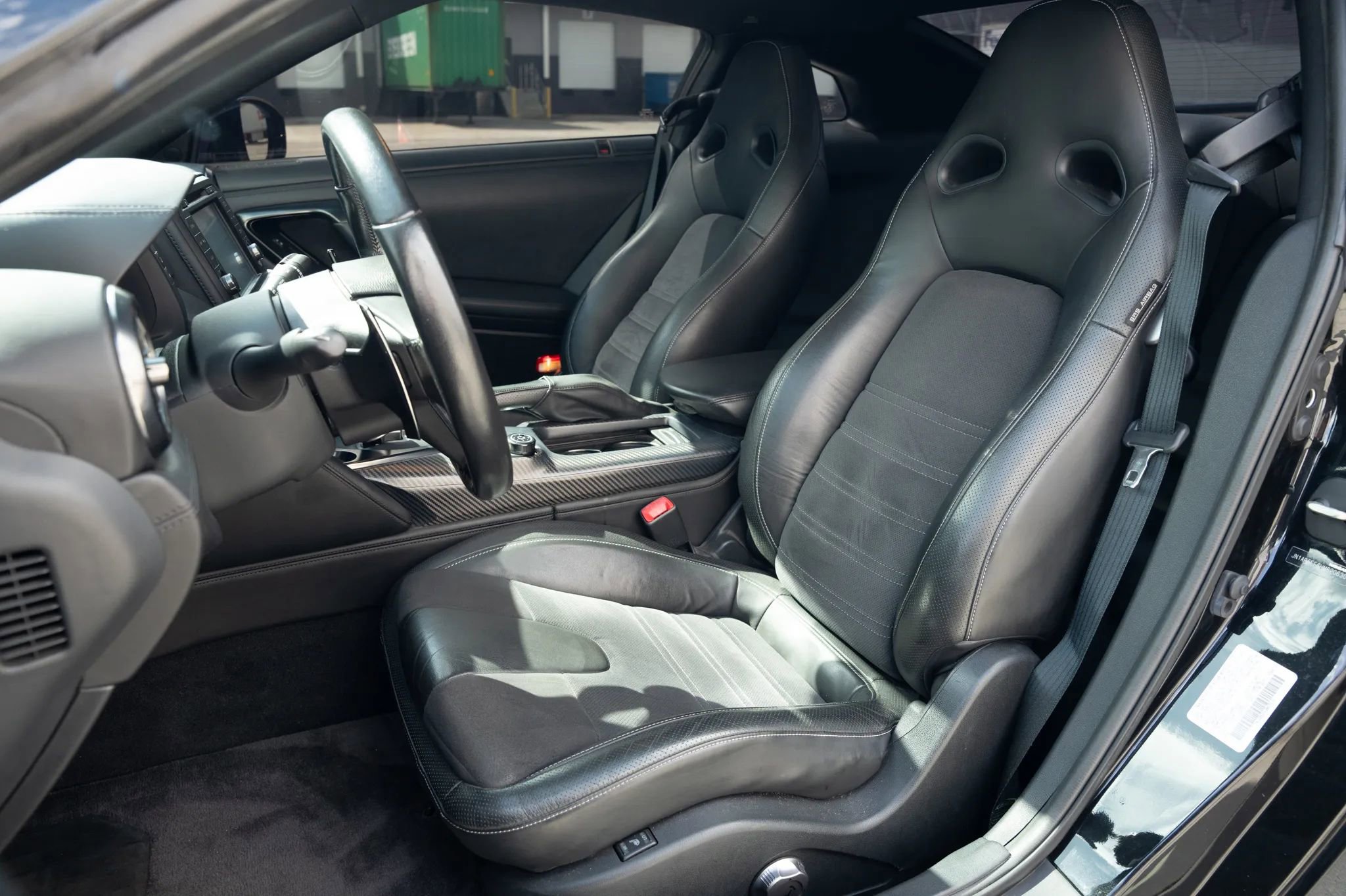 Used 2017 Nissan GT-R Premium image 15