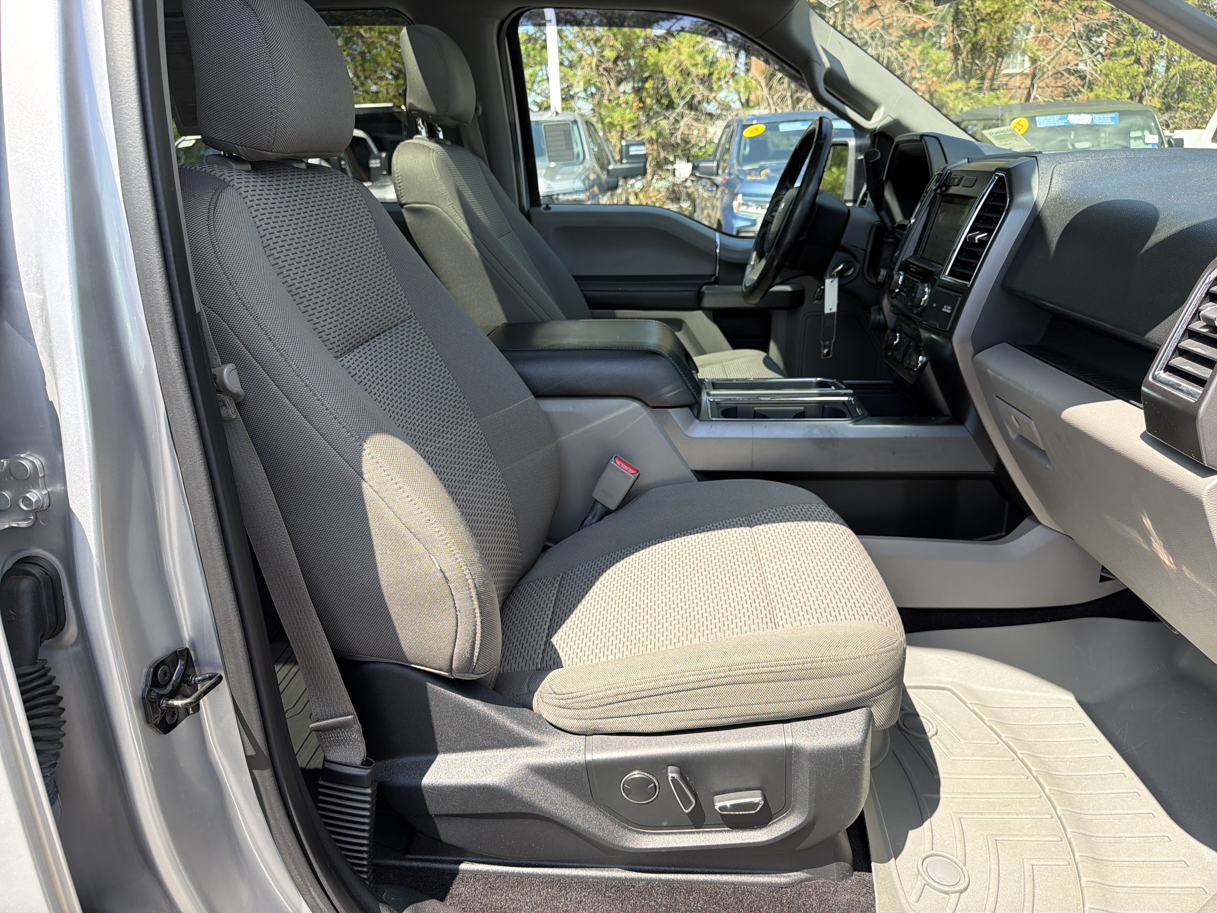Used 2016 Ford F150 XLT w/ Equipment Group 302A Luxury AWD/4WD image 35
