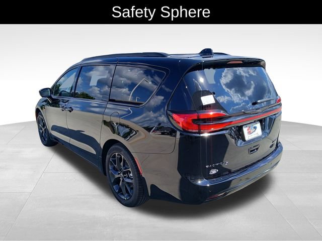 New 2026 Chrysler Pacifica Limited image 4