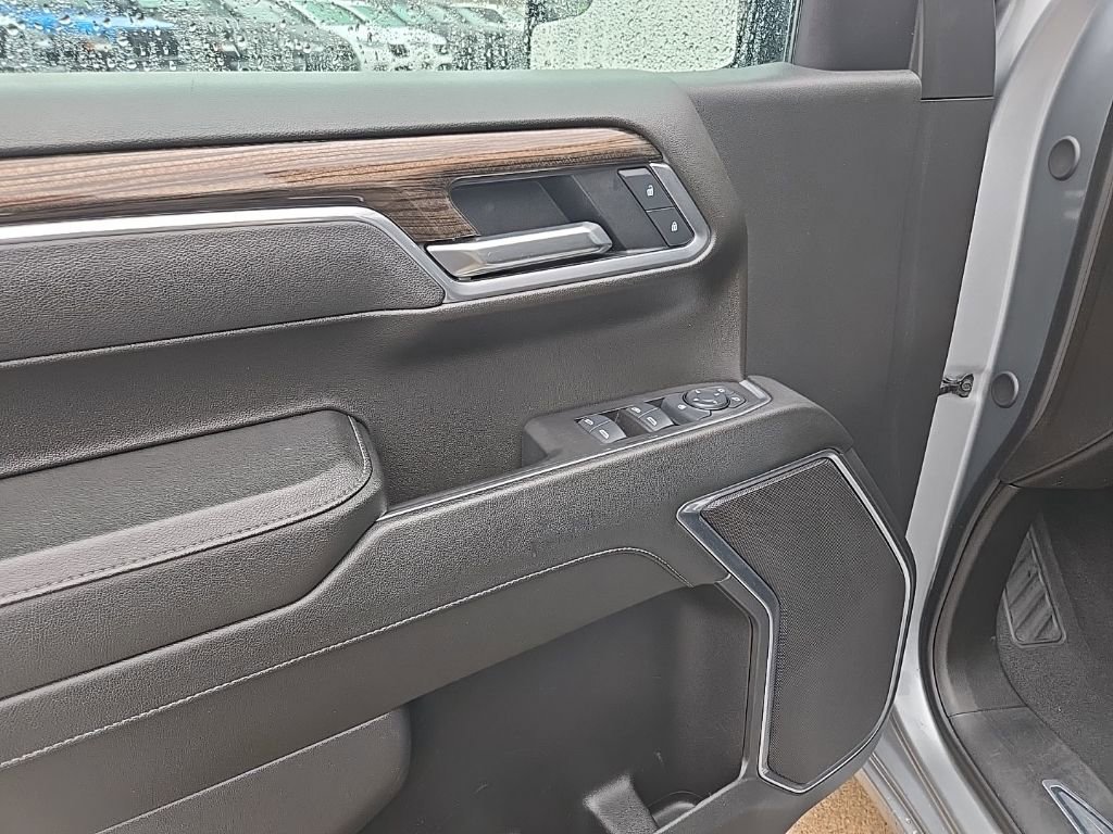 Used 2025 Chevrolet Silverado 1500 LT image 40