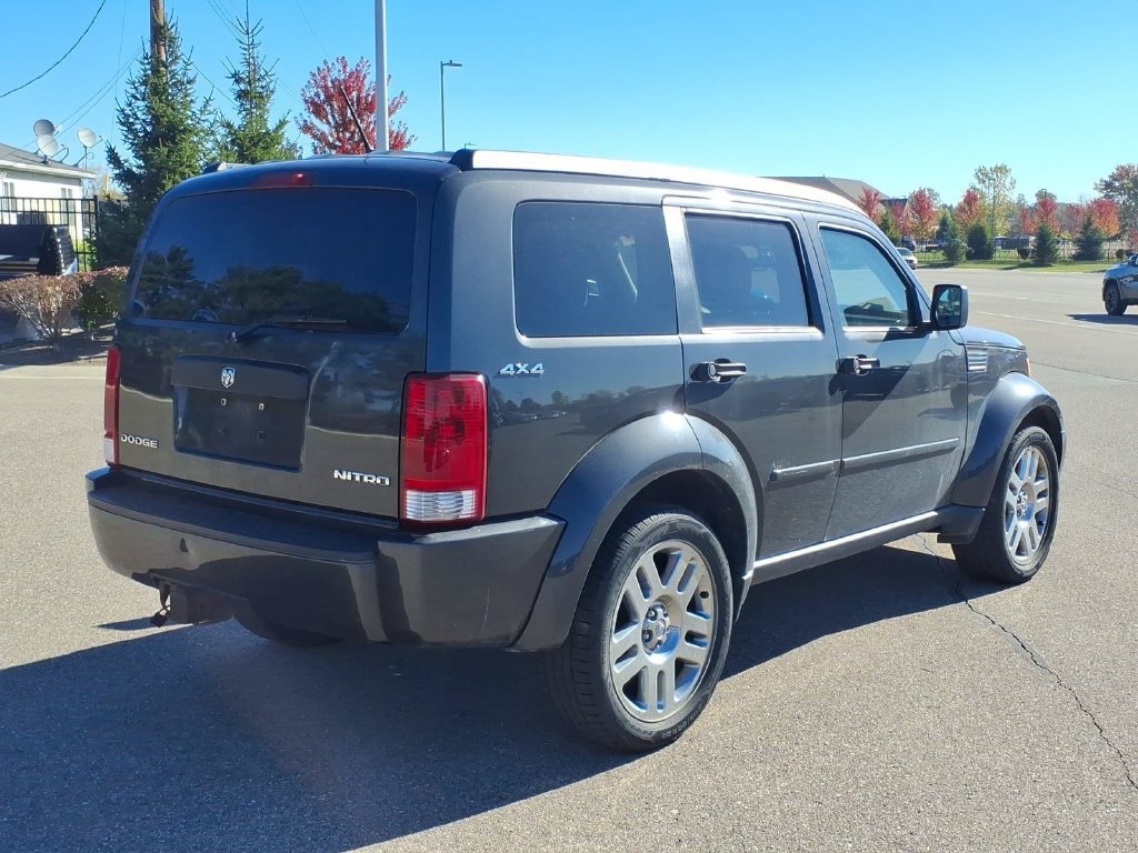Used 2010 Dodge Nitro Heat AWD/4WD image 4