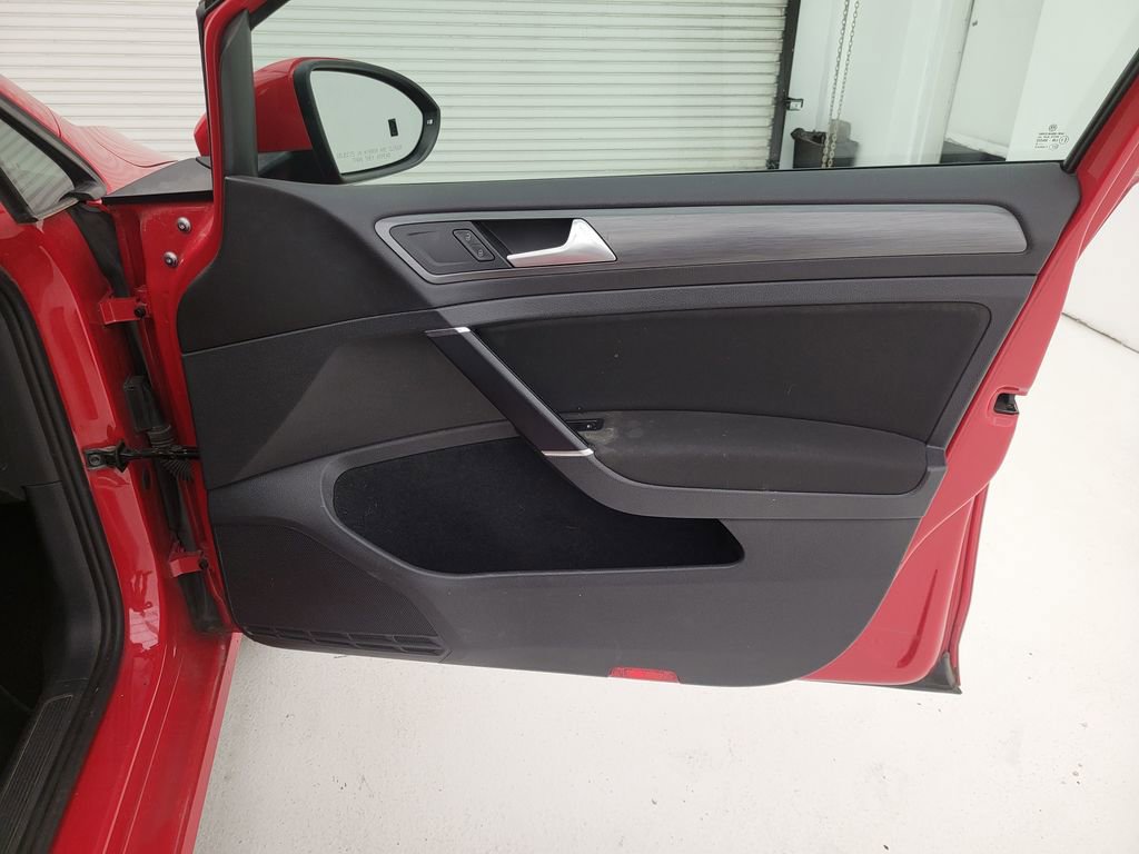 Used 2018 Volkswagen Golf S FWD image 28
